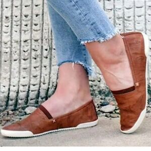 Frye Melanie Slip-on